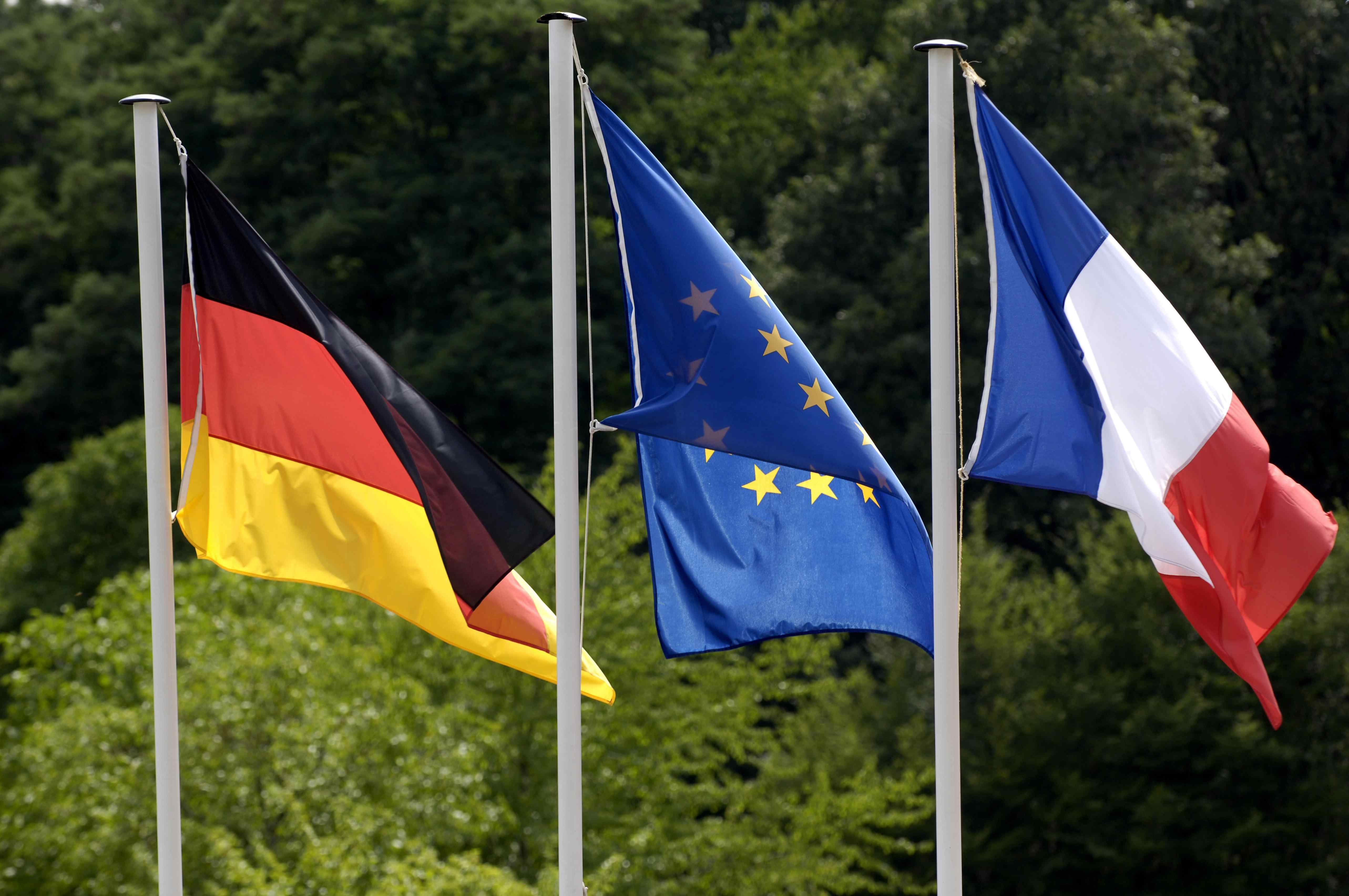Военный союз германии и россии. Франция ЕС И НАТО. Германия и ЕС НАТО. Флаг ФРГ Евросоюз. Франция и Германия.