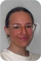 Auf dem Foto ist Leonie Arnold im Porträt zu sehen.