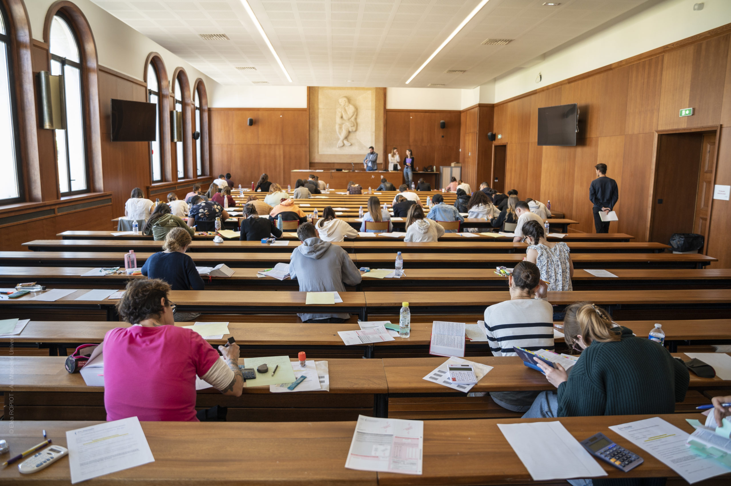 Etudiants vie etudiante campus Aix en Provence Schuman