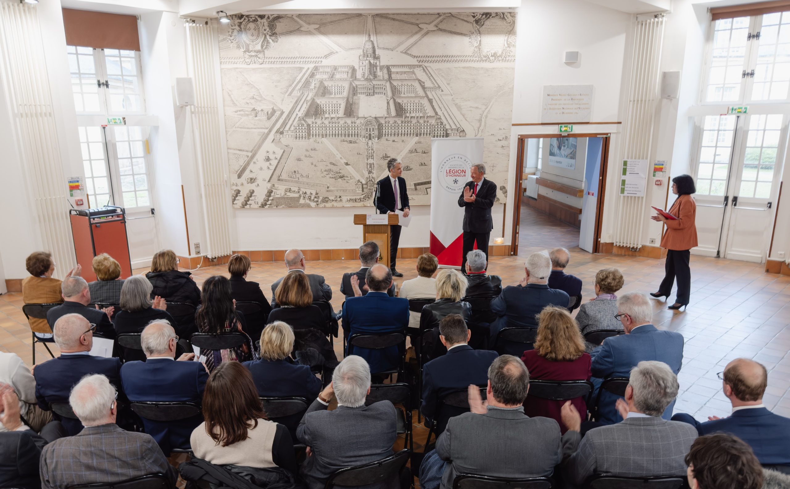 Philippe Gréciano und Alain Coldefy vor dem versammelten Publikum