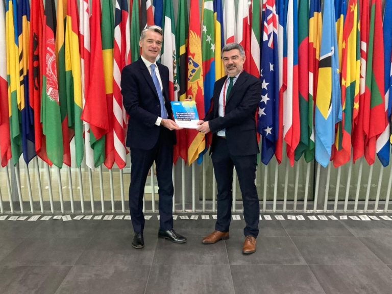 Philippe Gréciano und Richter Nicolas Guillou am Internationalen Strafgerichtshof in Den Haag