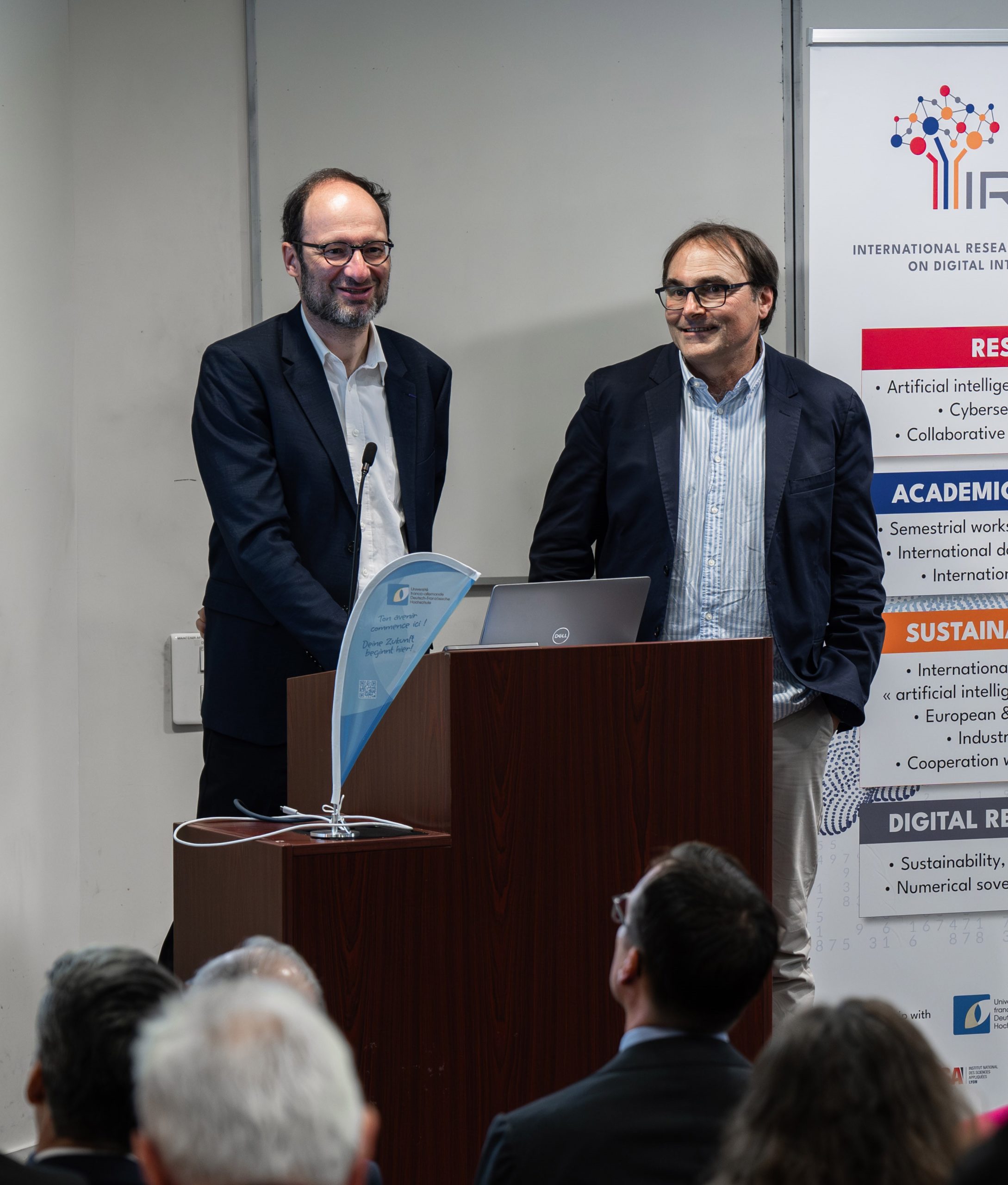 Harald Kosch (l.) und Lionel Brunie (r.) stellen die neue Professur vor © INSA Lyon Harald Kosch (l.) und Lionel Brunie (r.) stellen die neue Professur vor © INSA Lyon